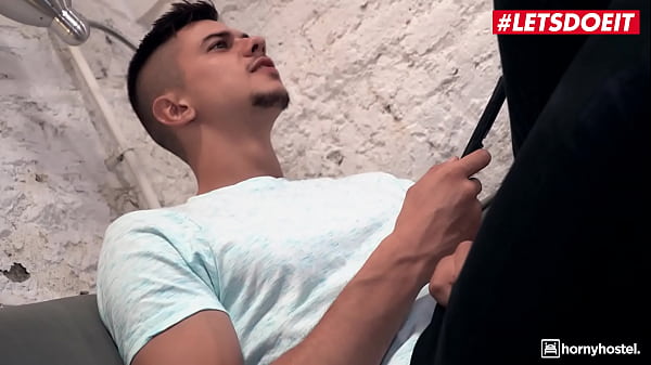 HORNYHOSTEL - (Jade Presley, Tommy Cabrio) - латинской горничной с большой попкой сильно зияют очко