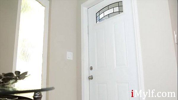 Трахнули милфу в жопу, намазав маслом - Rose Monroe