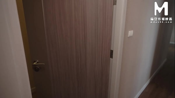 Двойной сквирт с огромными сиськами и задницей