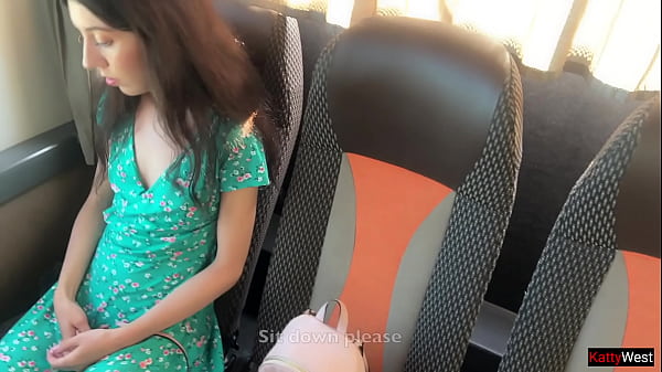 Член в автобусе - извращенец дрочит, девушка хватает