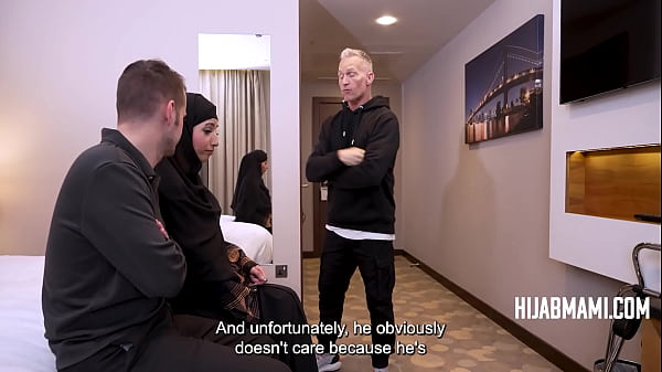 Жесткое порно с MILF, отказывающейся от хиджаба